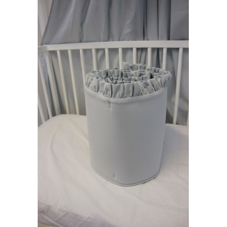 Grey cot bumper with ruffles | Žirniukas